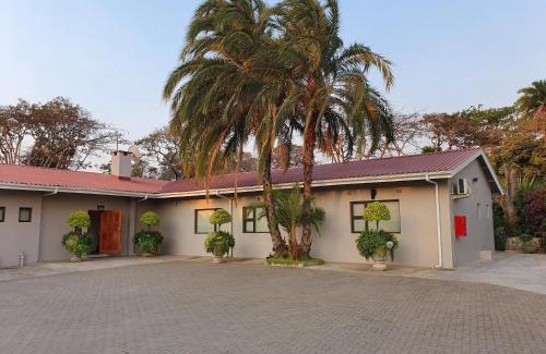 Blantyre Bed & Breakfast | Cozy Retreat at Mijn Kitchen Coffee Shop and B&B