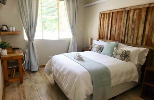 Blantyre Bed & Breakfast | Cozy Retreat at Mijn Kitchen Coffee Shop and B&B