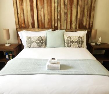 Blantyre Bed & Breakfast | Cozy Retreat at Mijn Kitchen Coffee Shop and B&B