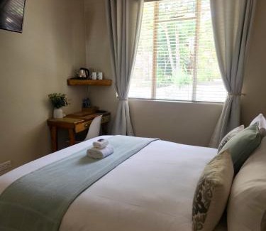 Blantyre Bed & Breakfast | Cozy Retreat at Mijn Kitchen Coffee Shop and B&B