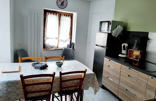 Saint-Floret House | Inviting Mika's House: Ocean Views & Pet-Friendly Retreat