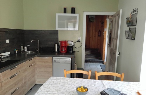 Saint-Floret House | Inviting Mika's House: Ocean Views & Pet-Friendly Retreat