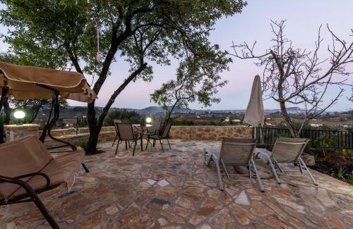 Fiolitis House | Experience Mika's Valley View House with Oceanfront Bliss
