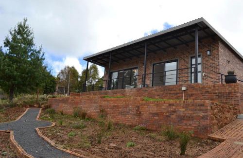 Dullstroom Apartment | Cozy Mika Self Catering Cottage with Inviting Fireplace