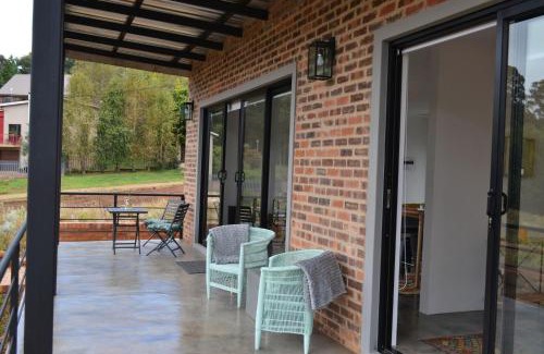 Dullstroom Apartment | Cozy Mika Self Catering Cottage with Inviting Fireplace