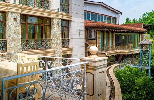 Ohanavan Hotel | Discover Mika Tun: Pet-Friendly Hotel with Breakfast