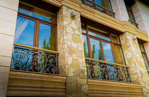 Ohanavan Hotel | Discover Mika Tun: Pet-Friendly Hotel with Breakfast
