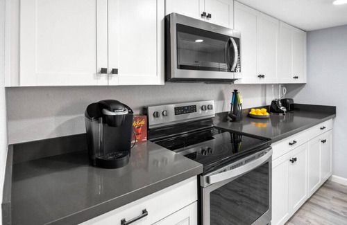 Cavalier Vista Condo | Cozy 1bd Retreat in Heart of Old Town with Pool & Spa