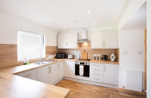 Alness Apartment | Family-Friendly Mike's 3-Bedroom Countryside Cottage