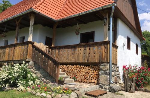 Praid House | Family-Friendly Miklós Lak with Pool & 9.9/10 Guest Rating