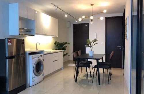 Shah Alam Apartment | Relax at Miko's Studio: 4-Star Stay with Pool & Hot Tub