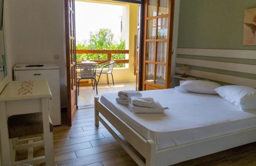 Kali Vrysi Hotel | Discover Mikro Beach Hotel: Oceanfront and Pet-Friendly Getaway