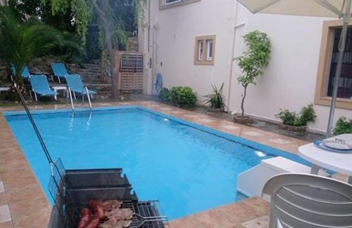 Atsipópoulon House | Discover Mikros Paradisos: Oceanfront Retreat with Pool