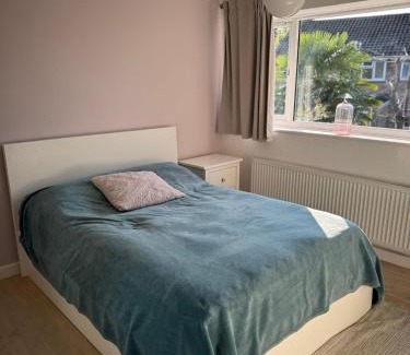 Winnersh Villa | Discover Family-Friendly Comfort at Milan Casa Hotel