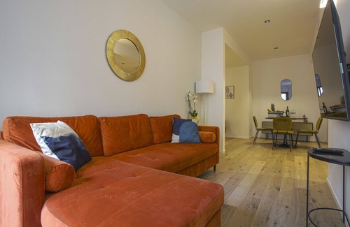 Porta Venezia Apartment | Stylish Milan Lux Apartment with Breakfast & Family Friendly