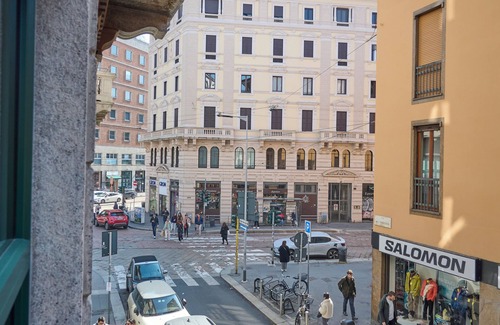 Carrobbio Apartment | Elegant Milan Retreats Duomo Carrobbio - Pet Friendly & Family-Oriented