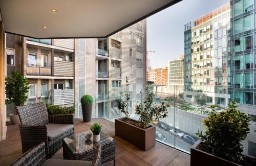 Centro Direzionale Apartment | Elegant Milano Centrale - Comfort Suite with Terrace
