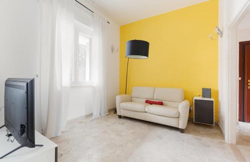 Milan Apartment | Milano Gambara Balcony Apartment