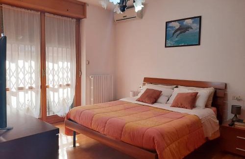 Peschiera Borromeo Apartment | Accessible Milano Linate Airport Apartment with Restaurant