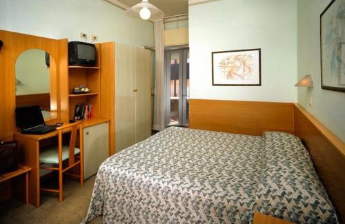 Bellaria-Igea Marina Hotel | Enjoy Oceanfront Bliss at Milano Resort - Rated 9/10!