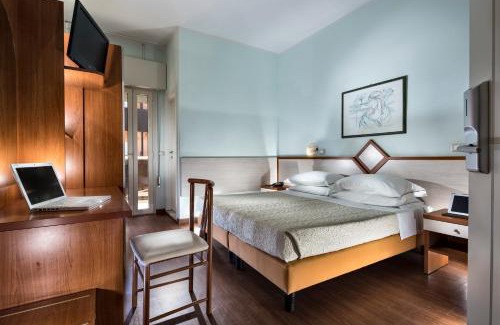 Bellaria-Igea Marina Hotel | Enjoy Oceanfront Bliss at Milano Resort - Rated 9/10!