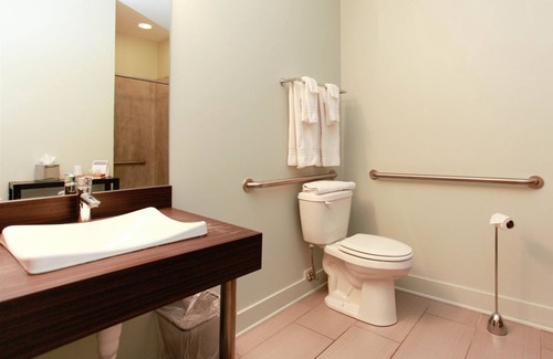 Saugatuck House | Milano Suite: Guest Rated 10/10 in Central Location