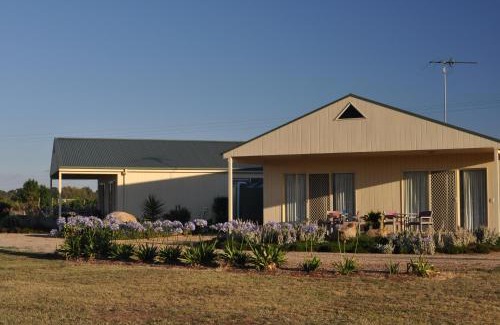 Milawa Bed & Breakfast | Explore Milawa Muscat Retreat B&B: 4-Star Guest Favorite
