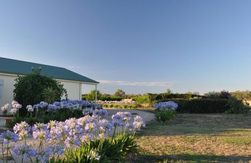 Milawa Bed & Breakfast | Explore Milawa Muscat Retreat B&B: 4-Star Guest Favorite