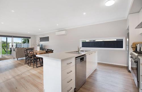 Milawa House | Experience Milawa Vineyard Views - Guesthouse with Family Amenities