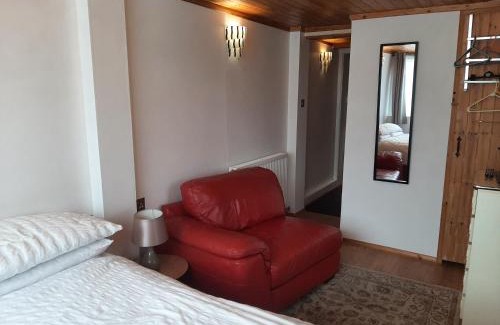 Mildenhall House | Discover Mildenhall Suffolk: Rated 9/10 with Hot Tub Access