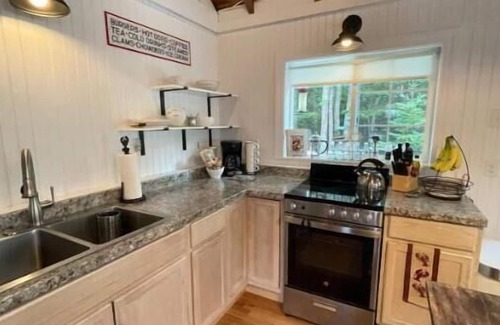 Otter Creek Cottage | Discover Mildreds Cottage - Otter Creek: Family-Friendly Escape