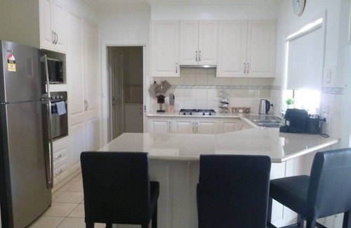 Mildura House | Discover Mildura's Park View Villa with Pool & Spa Amenities