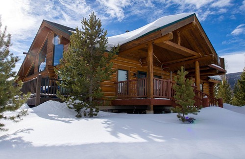 Pole Creek Preserve Cabin | Miles Behind Log Cabin by Stay Winter Park