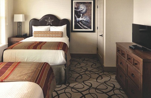 Ingram Resort | Explore Scenic Trails with Pool and Spa Amenities