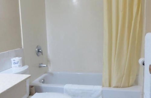 Collingwood Hotel | Family-Friendly Milestone Motel with Great Guest Ratings