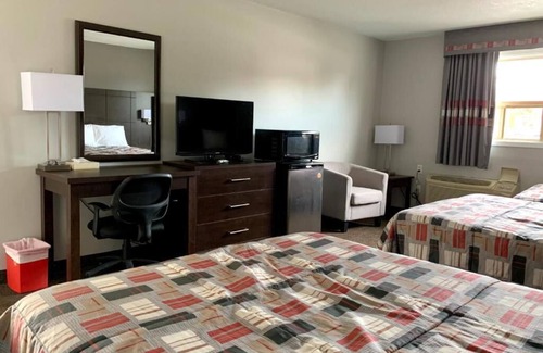 Collingwood Hotel | Family-Friendly Milestone Motel with Great Guest Ratings