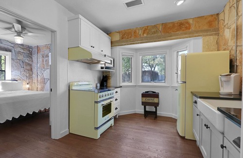 Dripping Springs Cottage | Historic Downtown Cottage with Spa & Pet-Friendly Amenities