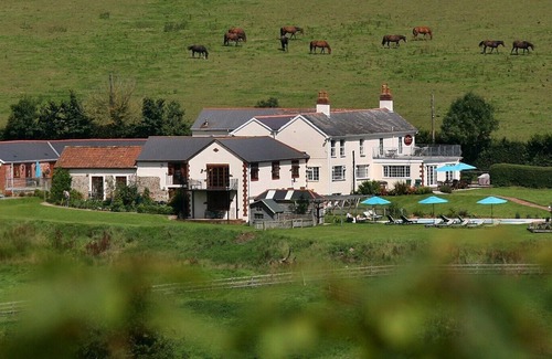 Sidmouth Cottage | Pet-Friendly Milking Parlour Cottage with Private Pool