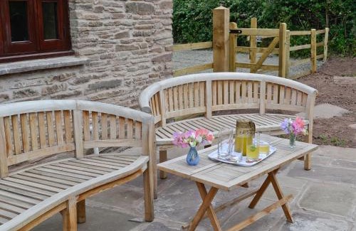 Peterchurch House | Mill Cottage: Family-Friendly Retreat with 4-Star Comfort