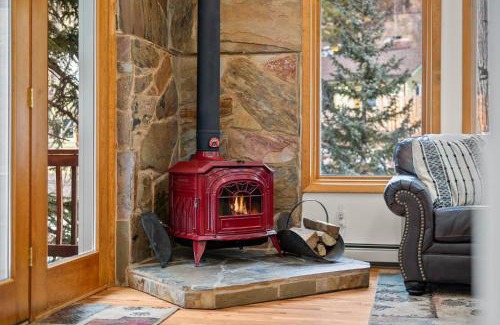 Downieville-Lawson-Dumont House | Family-Friendly Mill Creek Cabin in Dumont Awaits You!