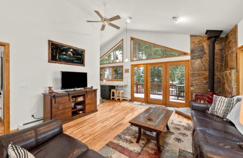 Downieville-Lawson-Dumont House | Family-Friendly Mill Creek Cabin in Dumont Awaits You!