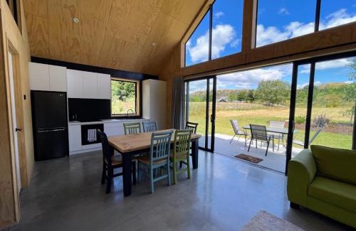 Lake Hayes Ski Chalet | Top-Rated Mill Creek Cottage: Perfect for Families