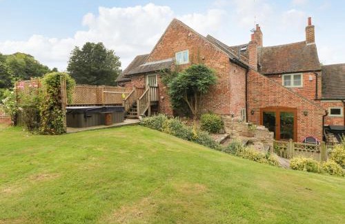 Hundall House | Discover Mill Farm - The Farmhouse: Pet-Friendly Retreat
