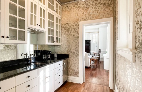 Washington House | Mill Haus: Pet-Friendly Escape with Pool & Hot Tub