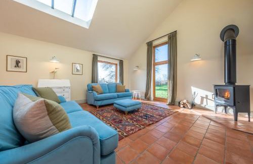 Tittleshall House | Discover Mill Hill: Pet-Friendly Family Retreat Awaits