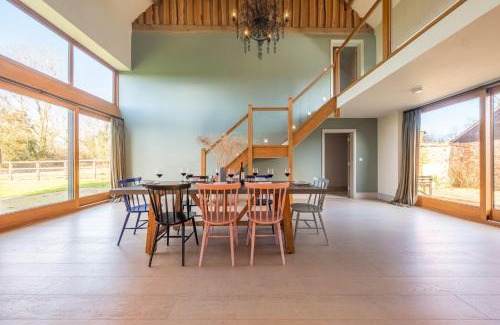 Tittleshall House | Discover Mill Hill: Pet-Friendly Family Retreat Awaits