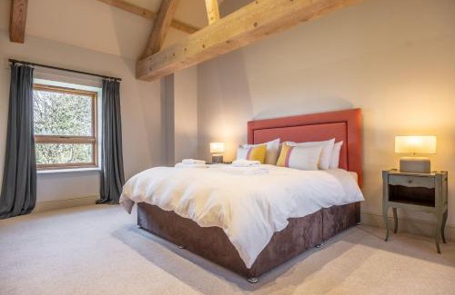 Tittleshall House | Discover Mill Hill: Pet-Friendly Family Retreat Awaits