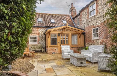 Brancaster House | Guest Rated Mill House Cottage - Pet and Child Friendly Retreat