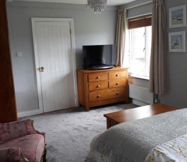 Buncrana House | Top-Rated Mill Lane with Wheelchair Access for Your Stay