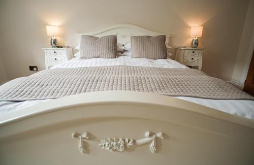 Gilwern Bed & Breakfast | Experience Mill Lodge in Brecon Beacons with Ocean Views